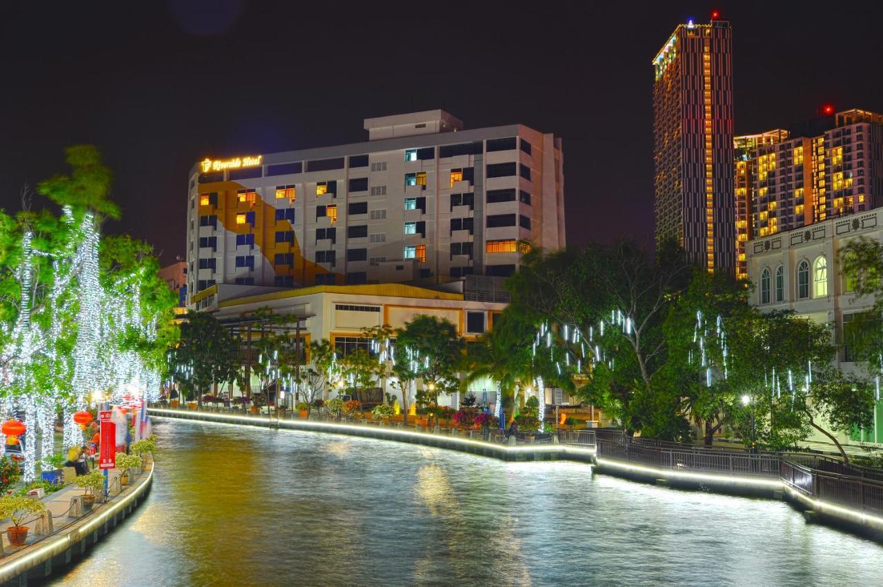 Tun Fatimah Riverside 4*