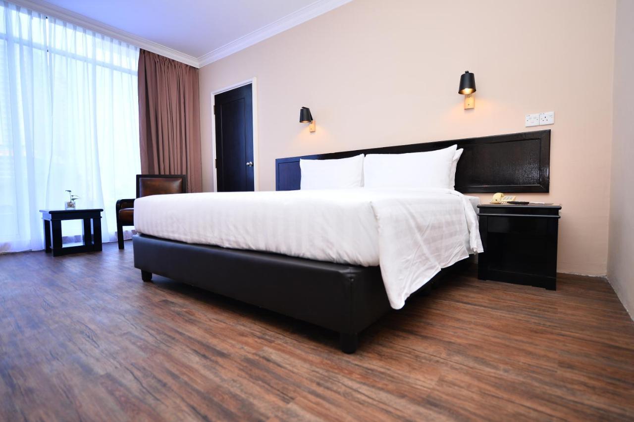 Tun Fatimah Riverside 4*