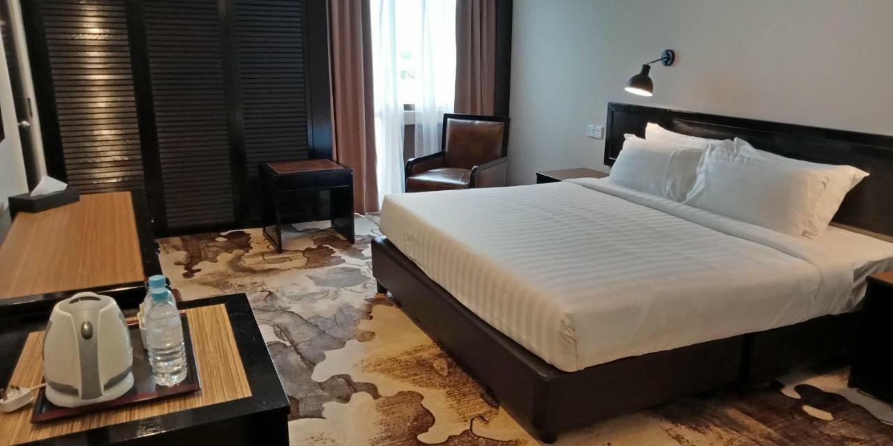 Tun Fatimah Riverside 4*